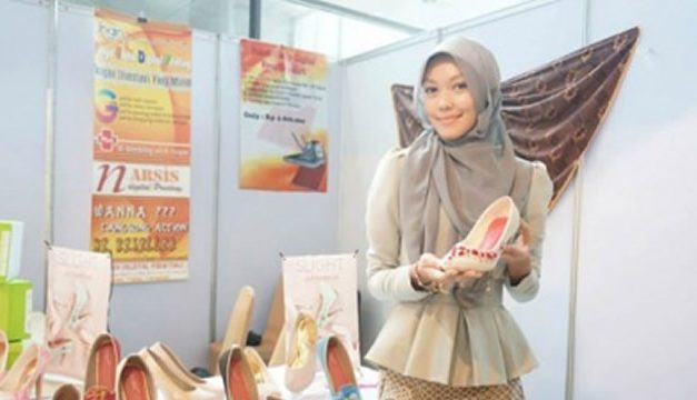 Andina Nabila Irvani – Jutawan Sepatu Lukis