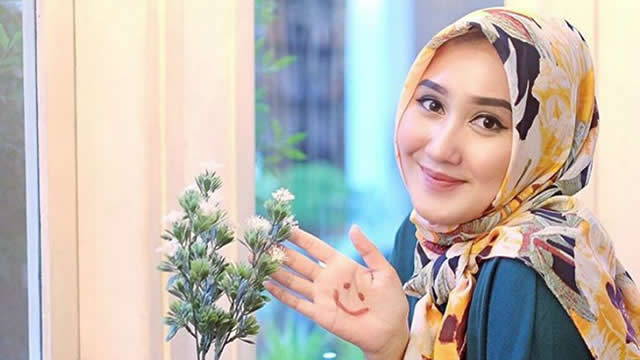 Dian Pelangi – Perancang Busana Muslim Modern