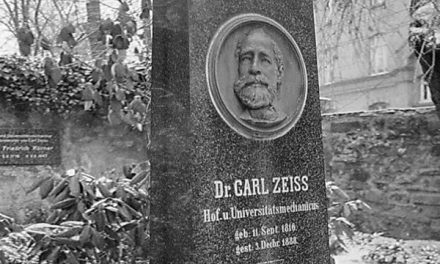 Carl Zeiss – Penemu Lensa Carl Zeiss