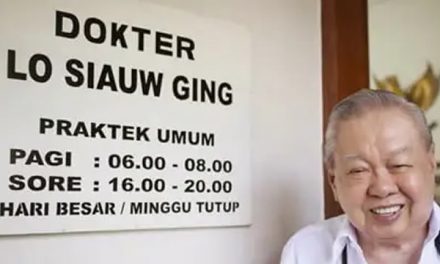 Dr. Lo Siauw Ging – Dokter Teladan