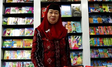 Hj. Siti Aminah – Pemilik Tiga Serangkai